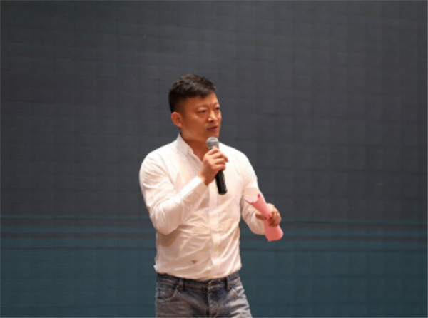 绿豹灯饰董事长李红海先生
