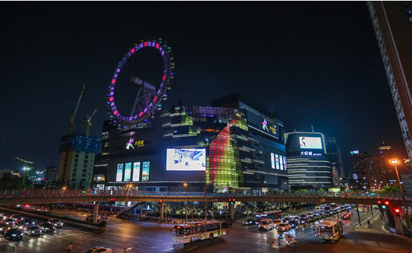 夜晚，静安大悦城是老城的一道亮丽风景