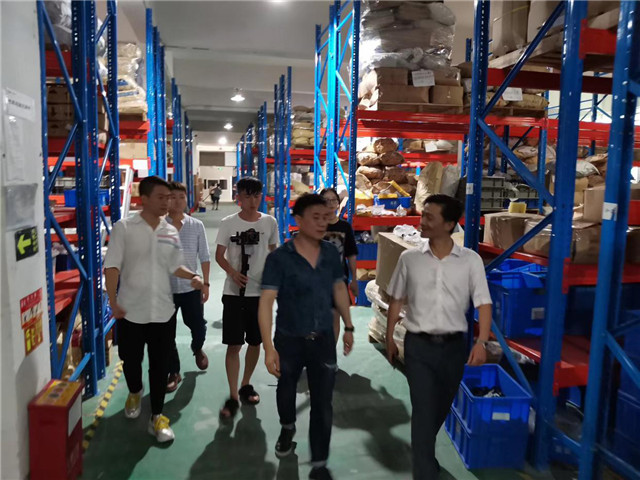 2019年8月4日，重庆家具行业协会秘书长丁华带队参观了高田工贸位于白市驿工业园的厂区。
