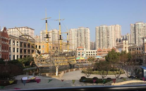 建成9年，空铺9成，明发商业广