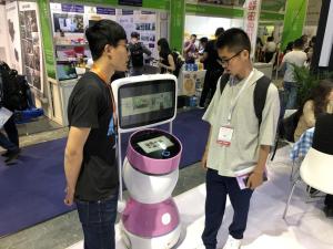 第四届上海餐饮连锁加盟展览会 机器人成主角