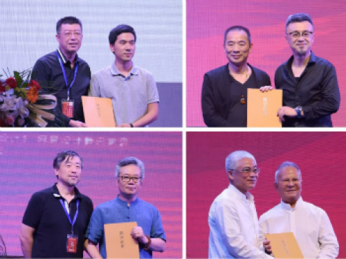 为演讲嘉宾颁发演讲证书