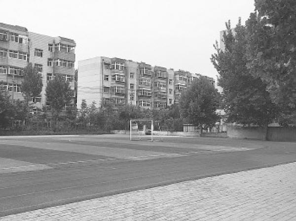 济南文苑小学的操场全天对外开放