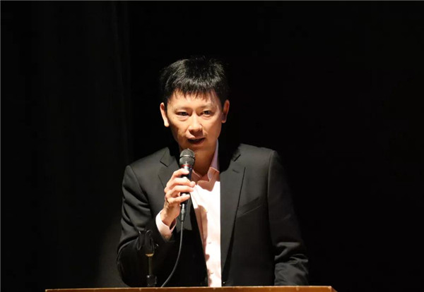 徐芳达
贸工部及兼教育部高级政务部长