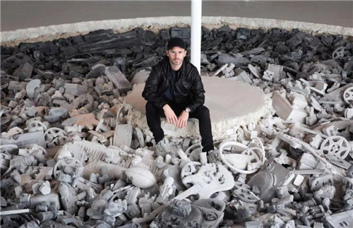 “丹尼尔·阿尔轩：欢迎来到未来”个展现场，美国迈阿密罗卡斯特项目空间，2014年，图片致谢艺术家与贝浩登画廊