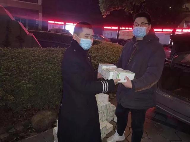 疫情中他们从未离开 ——致敬