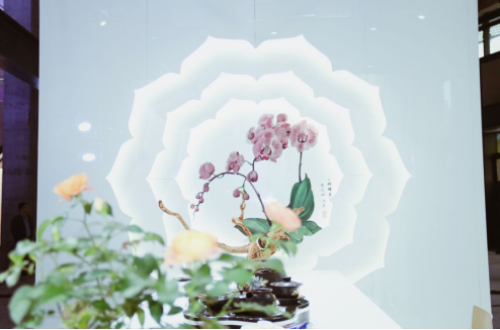  | 常沙娜老师的国画作在一名通体微晶石上展现