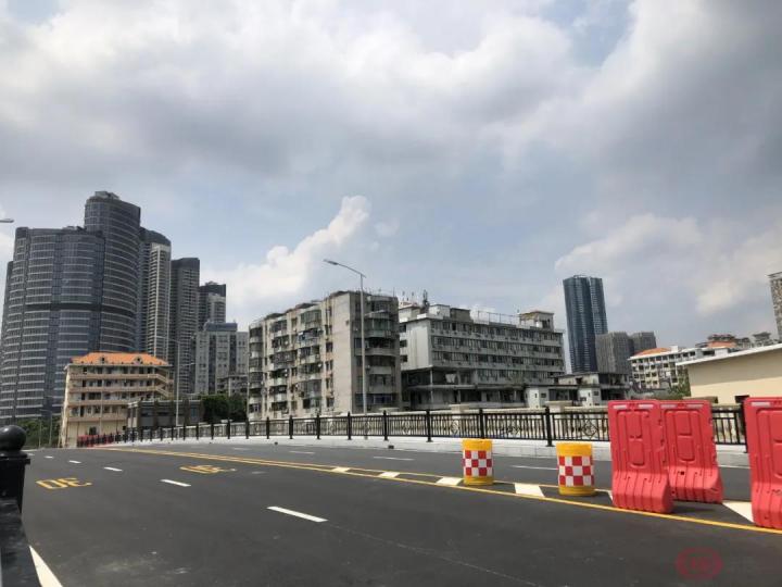 桥中房沦为“景区”后