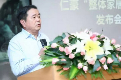 深圳仁豪集团董事长尤国忠先生，在中国北京国际家居展仁豪发布会现场致辞