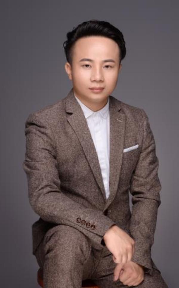 晋级选手：徐州九木堂装饰设计陈思海晋级项目：《览-阅-墅》指导评委：陈德坚、蒋繆奕
