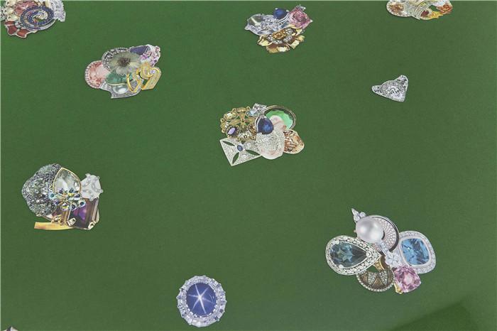 刘诗园 《Re-en-act》（局部） 摄影装置240×60×40cm×2  2012 图片由艺术家和空白空间提供