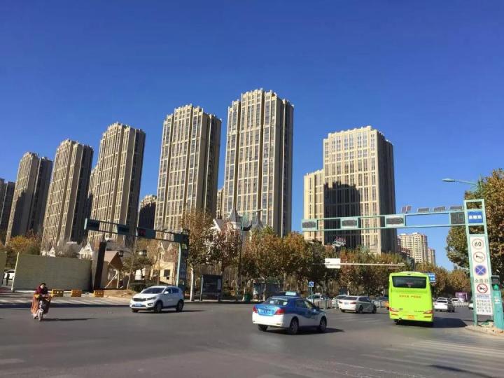 燕郊房价多年来缺少实质性的支撑，北京房价略有波动，燕郊就有一定幅度的下降。
