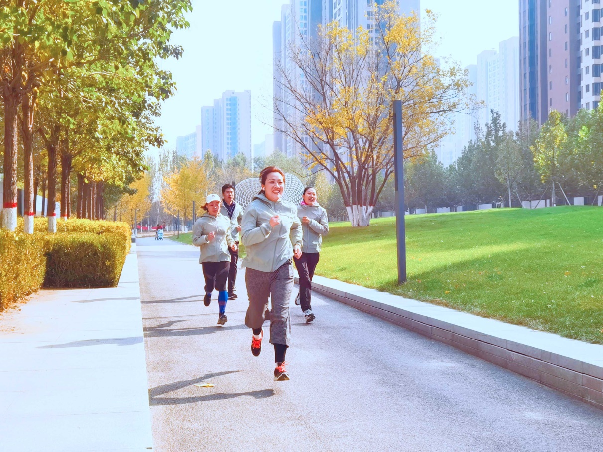 奔跑正能量图片,一个人奔跑图片,跑步励志图片_大山谷图库