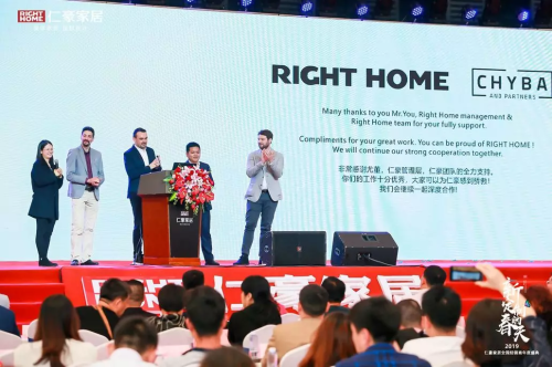 仁豪特别亮事业部总经理尤奇亮与意大利团队谈新品