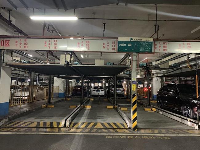 广州广百百货商场车库的机械车位，可以正常使用。 黄琼 摄