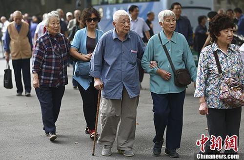 退休人员资料图。中新社记者 泱波 摄 退休人员资料图。中新社记者 泱波 摄