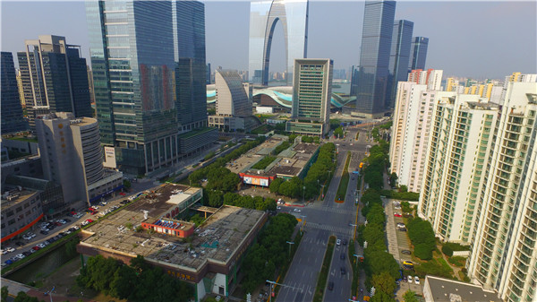 万龙地产旗下项目因“服务费”遭投诉：开发商和代理公司谁该担责？