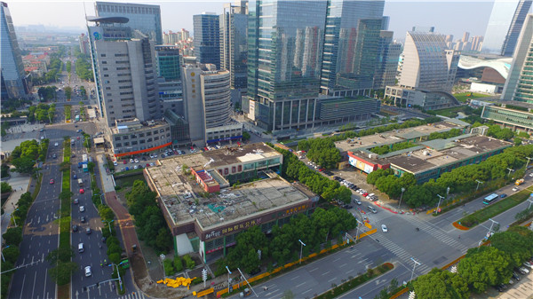 新源万恒控股(02326)：郑钢辞任公司非执行董事
