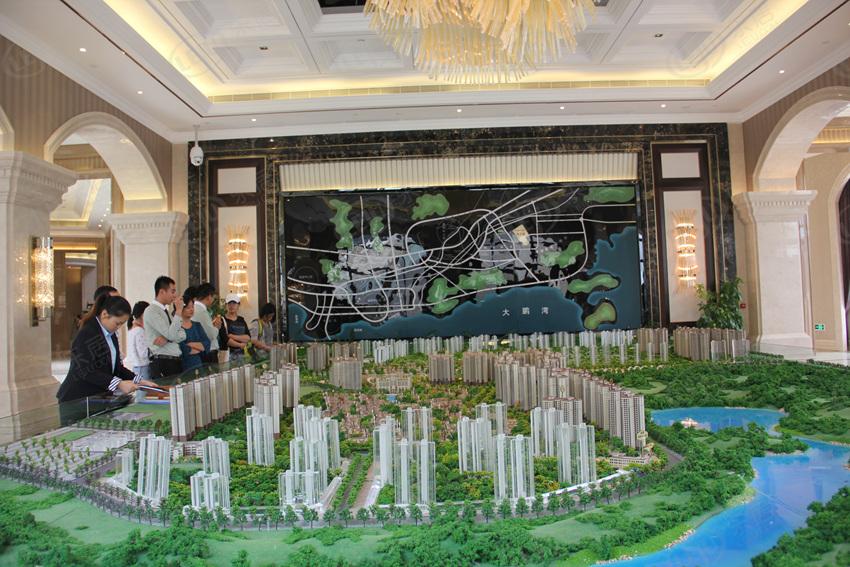 惠阳龙光城，坐落于大亚湾西区隶属于西区，价格约17000/平米约。