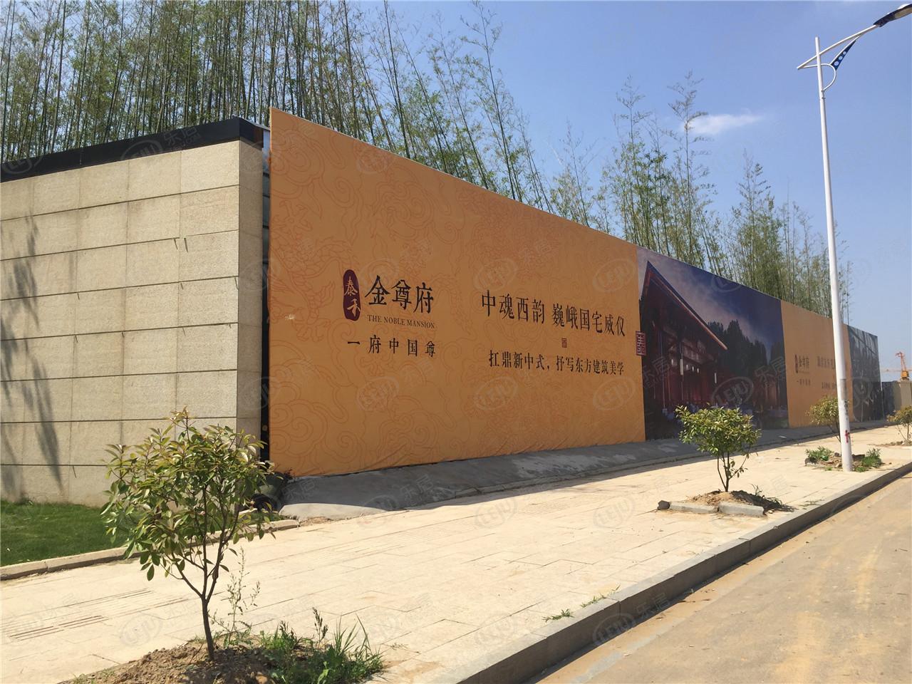 句容泰禾金尊府，地处江苏省南京市仙林东路与和平路交汇处向南300米，预估价格为11500。