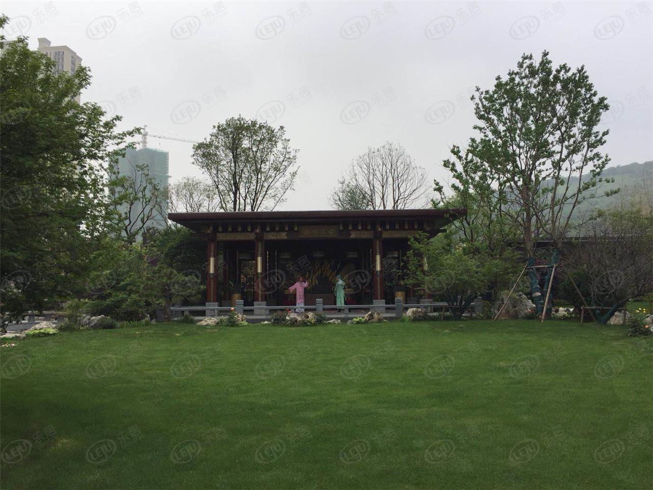 句容泰禾金尊府，位于江苏省南京市仙林东路与和平路交汇处向南300米，总价约11500。