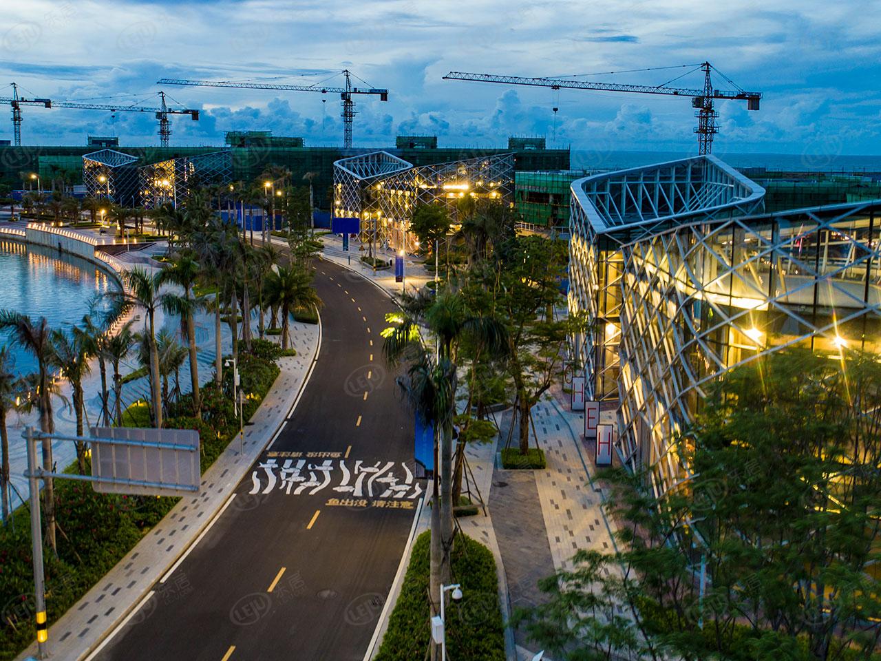 美兰碧桂园中央半岛，地处海南省海口市新埠岛新埠大道北端属于新埠岛，约18000/平米。