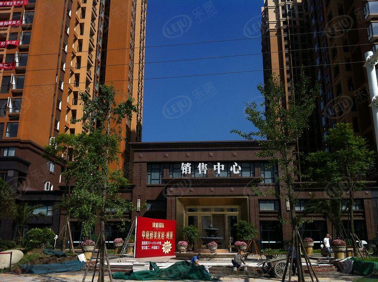 彭州辰兴锦城国际，坐落于天彭镇牡丹大道与泰安北路交汇处，价格大概在7860左右。