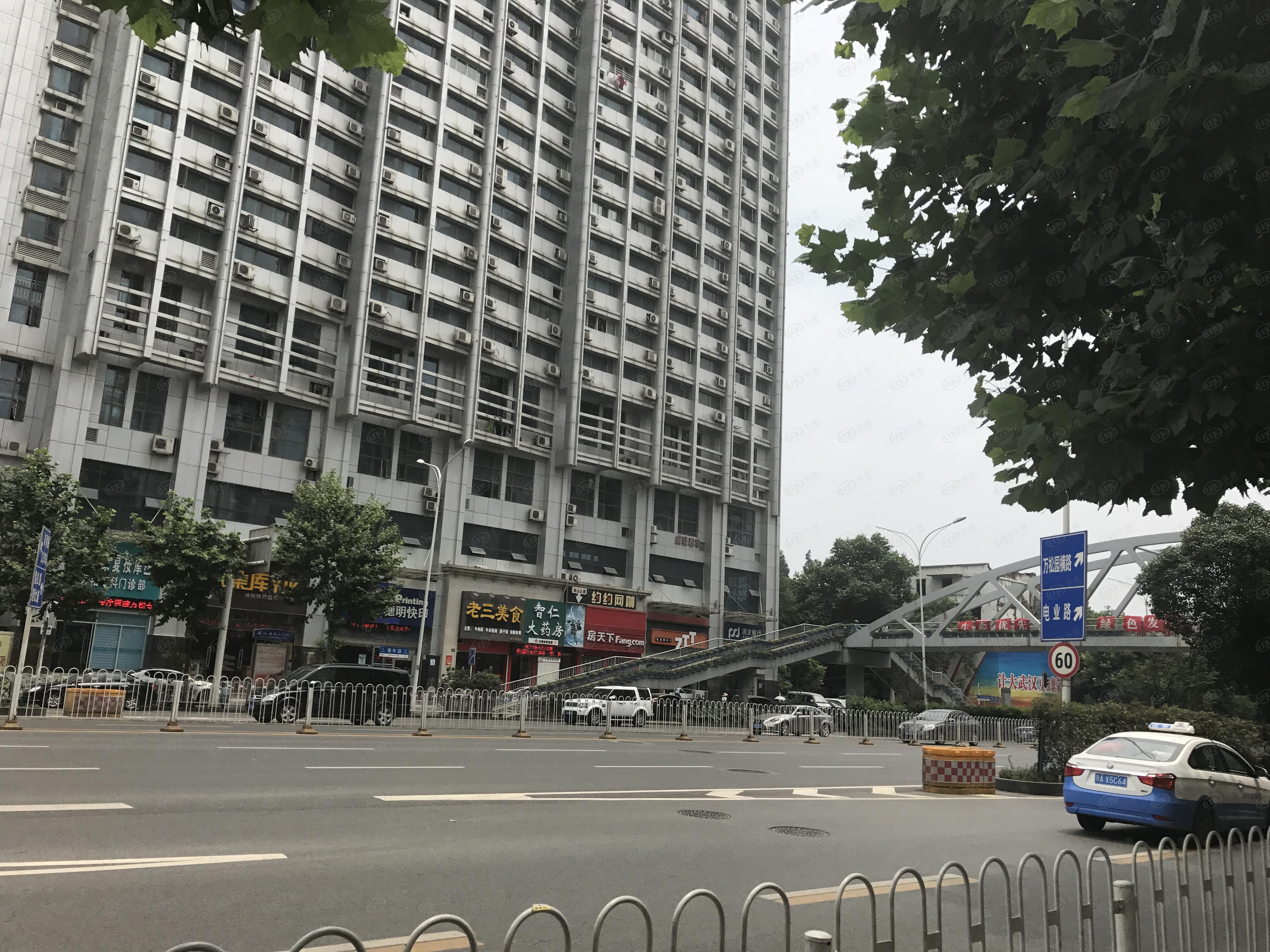 江汉ICC武汉环贸中心，位于武汉市青年路59号（长江大道与建设大道交汇处）靠近地铁2号线,7号线沿线隶属于武广，约23000/平米。