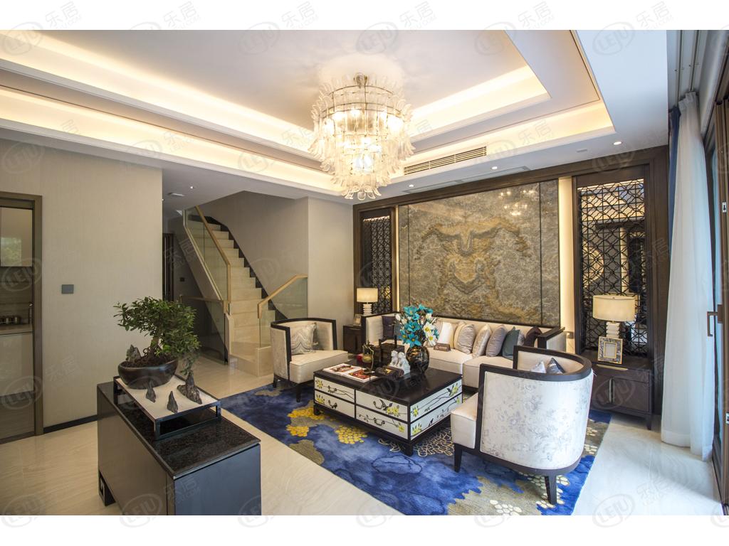 惠阳龙光城，地处大亚湾西区隶属于西区，预计价格为17000。