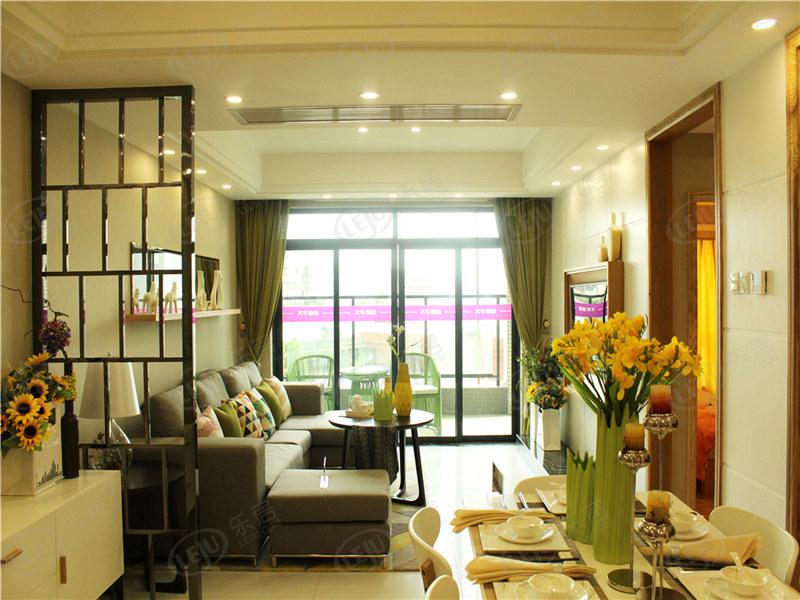 江海文华豪庭，位于江门市江海区礼义二路属于礼乐片区，预估价格为8800/平米左右。