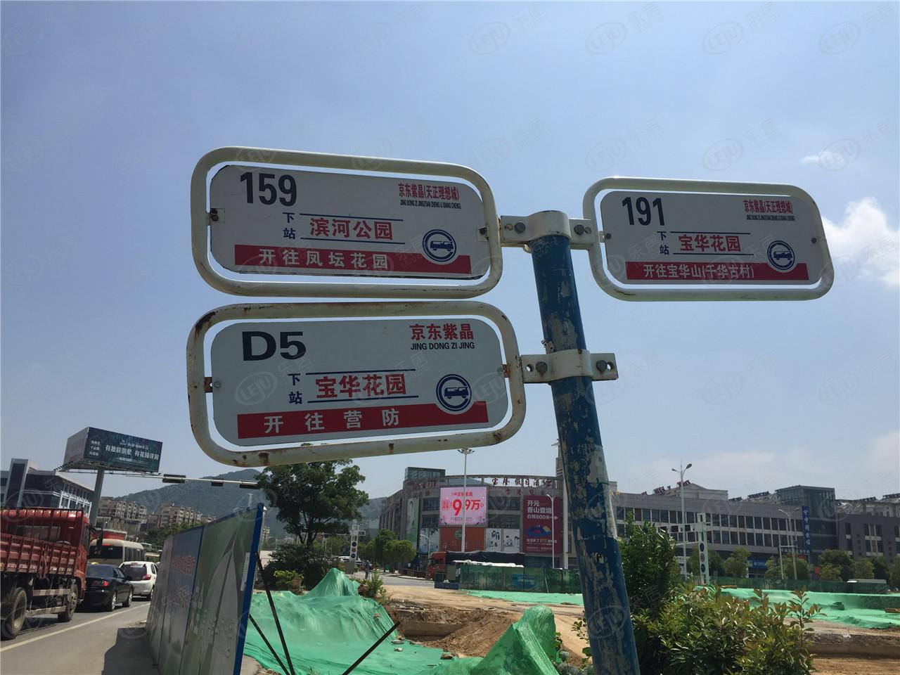句容泰禾金尊府，坐落于江苏省南京市仙林东路与和平路交汇处向南300米，价格大概在11500左右。
