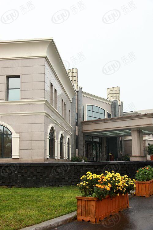 管城郑州金沙湖高尔夫观邸最新价格出来啦，约16000元/㎡，户型面积70~170㎡