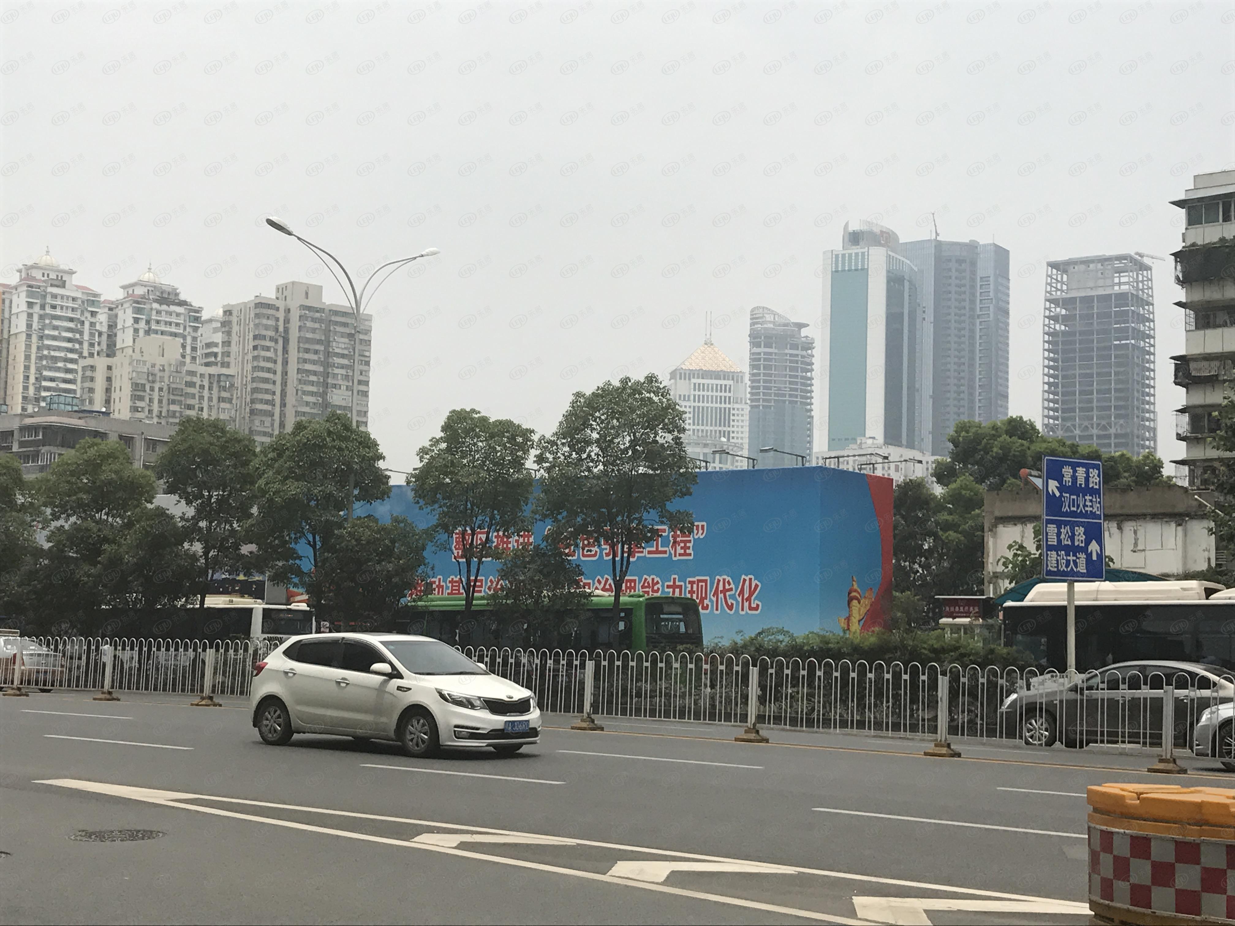 江汉ICC武汉环贸中心，坐落于武汉市青年路59号（长江大道与建设大道交汇处）毗邻地铁2号线,7号线周边隶属于武广，价格大概在23000左右。