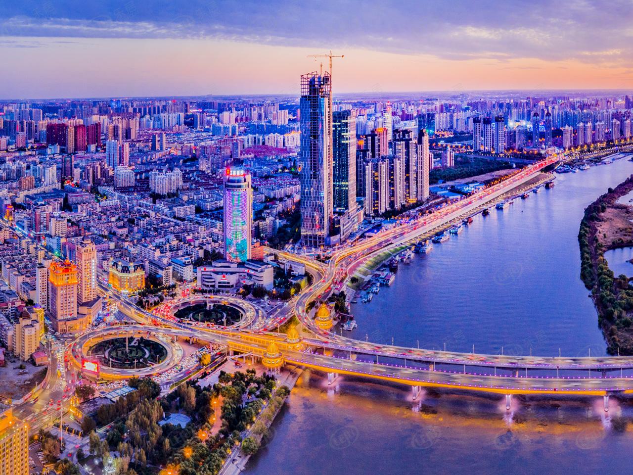 道里富力中心，位于哈尔滨市道里区友谊西路与河鼓街交汇处属于爱建，预估价格为23000。