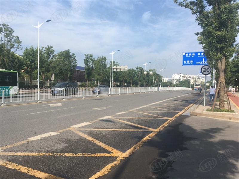 天心鑫远紫樾香山最新价格出来啦，约12500元/㎡，户型建面约190.69~226.23㎡