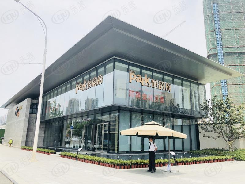汉阳武汉国际文化商业中心·恒韵府，位置在汉阳区汉阳大道与江城大道交汇处（四号线五里墩站D出口）毗邻4号线沿线，均价20500/平米。