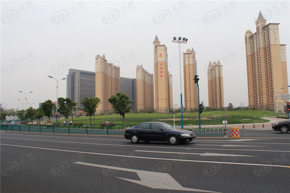 张家港市朗诗·国泰城，坐落于张家港市华昌路与城北路交汇处（东横河北侧）。