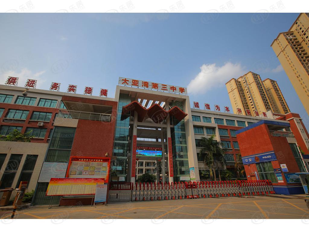 惠阳龙光城，坐落于大亚湾西区属于西区，预估价格为17000/平米左右。