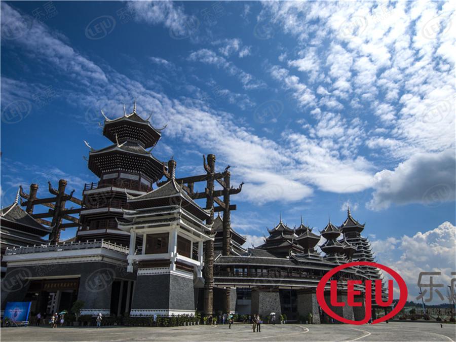 花溪多彩贵州城，位于贵阳市双龙航空港经济区龙洞堡属于双龙港，价格为9800。