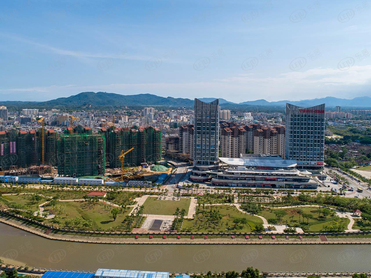 万宁华亚·万宁花园，地处中国·海南·万宁高铁站对面隶属于万宁，预计价格为17000。