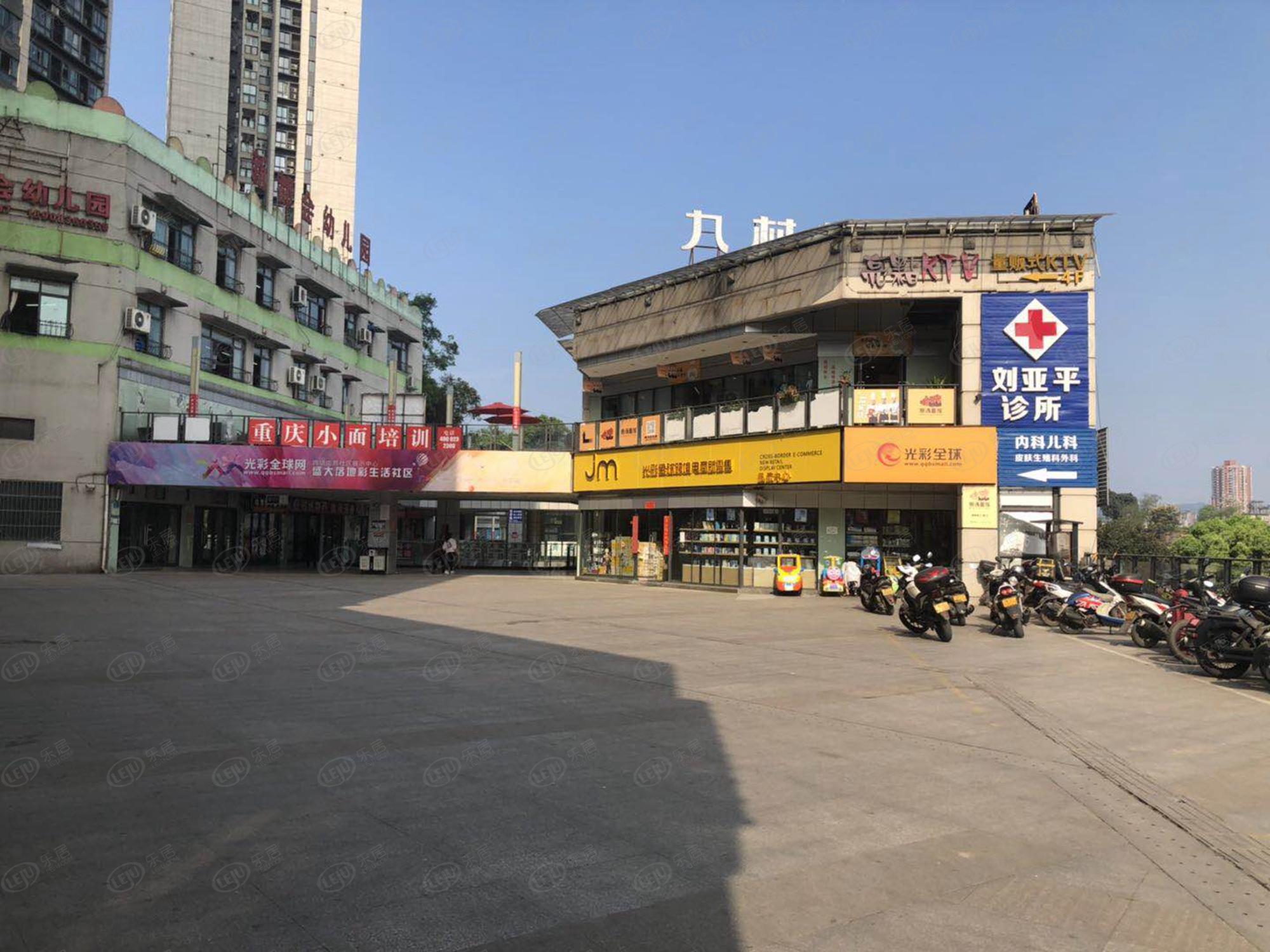 江北洺悦府，坐落于重庆江北区滨石路29号靠近地铁轻轨5号线,轻轨6号线,轻轨环线沿线属于大石坝，预计价格在19000/平米左右。