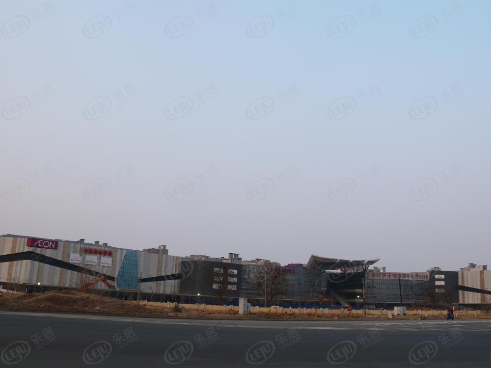 福山佰和锦园，位置在开发区出口加工区南，北京中路西侧（北京中路与苏州大街交汇处）属于西部副中心，价格大概在10100左右。