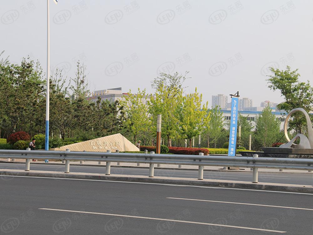 福山佰和锦园，位于开发区出口加工区南，北京中路西侧（北京中路与苏州大街交汇处）属于西部副中心，10100/平米。